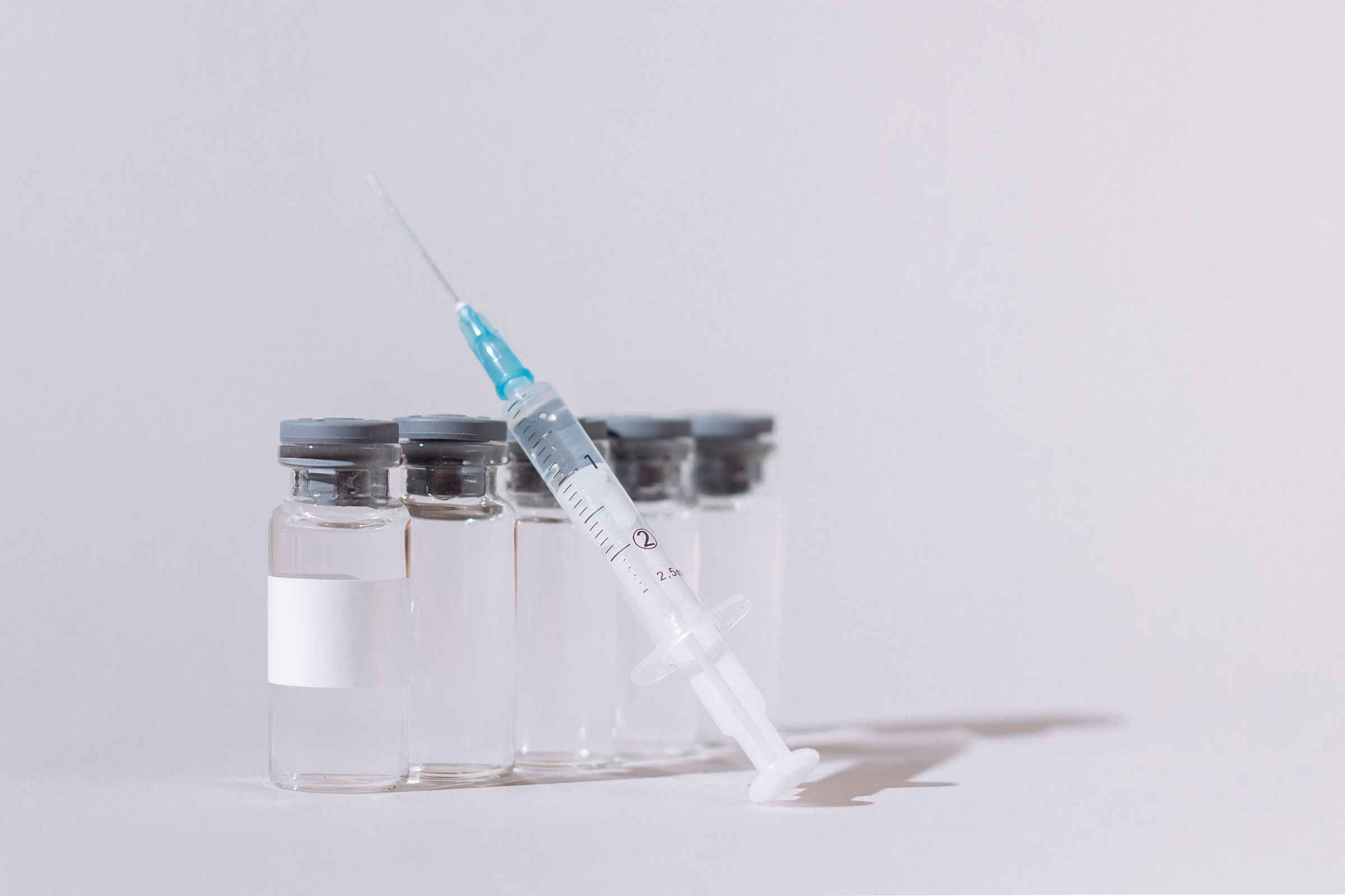 VX1a_pair_vaccine-vial-syringe